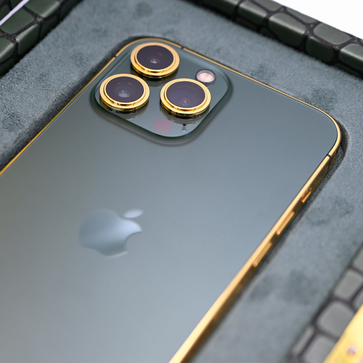 Caviar Luxury 24k Gold Frame Customized iPhone 13 Pro Max 1 TB Royal Green